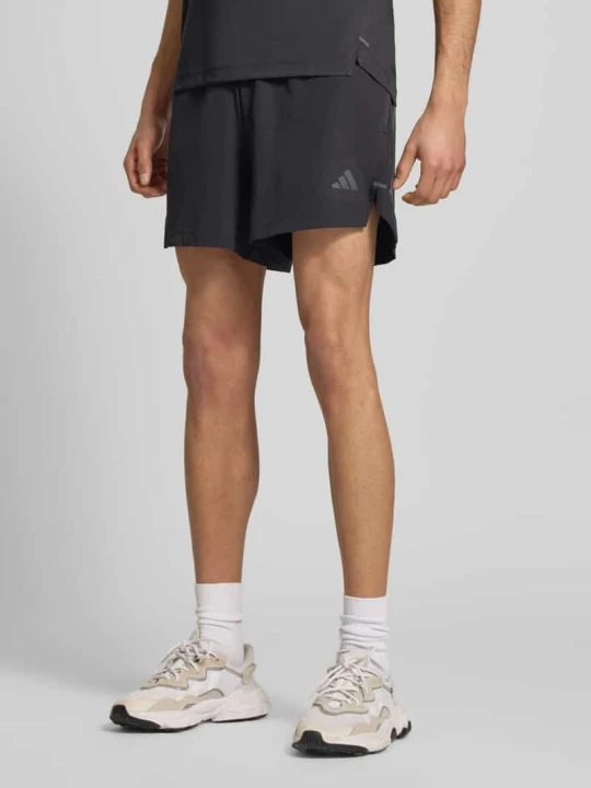 Zdjęcie produktu Szorty sportowe z nadrukiem logo w kroju regular fit Adidas Czarny
