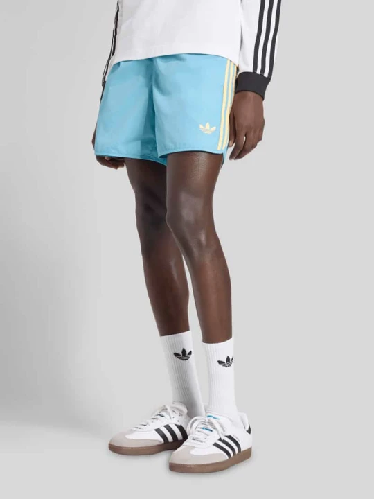 Zdjęcie produktu Szorty treningowe o kroju regular fit z wyhaftowanym logo adidas Originals Turkusowy