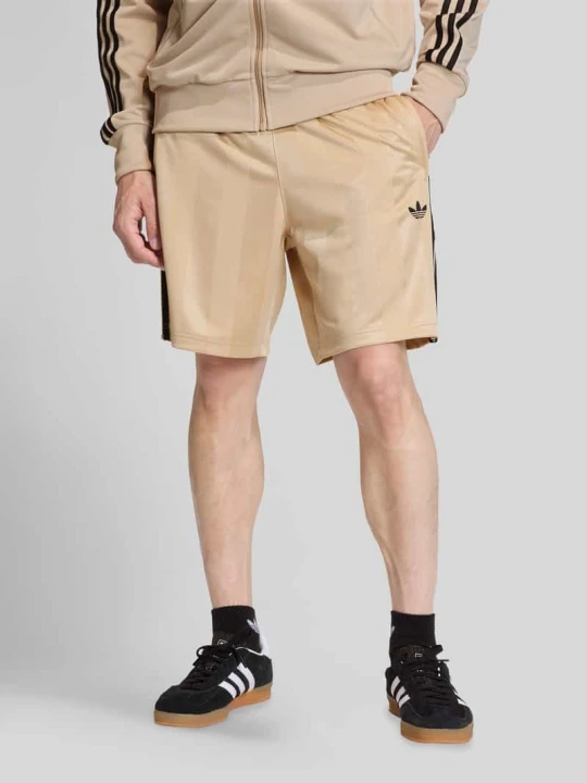 Zdjęcie produktu Szorty treningowe w kroju regular fit z haftowanym logo adidas Originals Beżowy