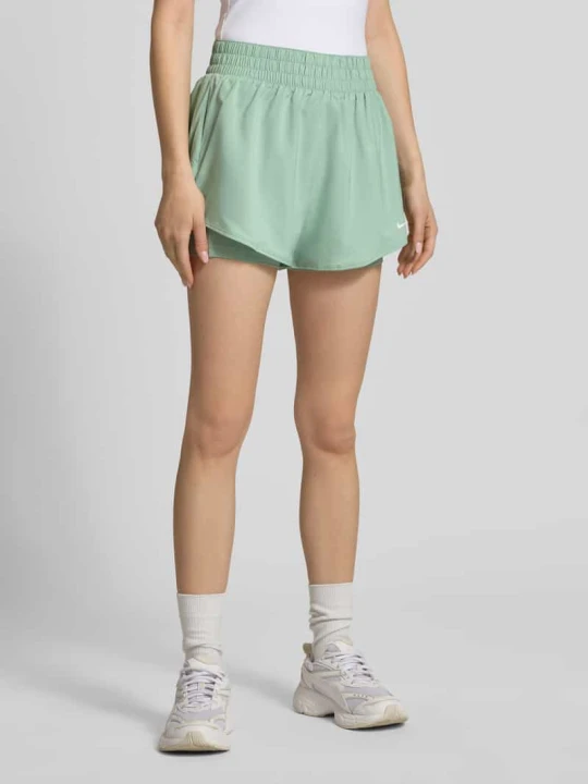 Zdjęcie produktu Szorty w efekcie 2 w 1 z logo Nike Khaki