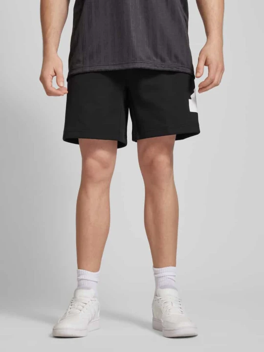 Zdjęcie produktu Szorty z dzianiny dresowej o kroju regular fit z detalem z logo Adidas Czarny