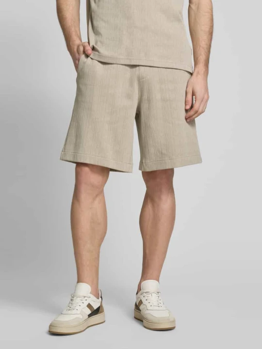 Zdjęcie produktu Szorty z dzianiny dresowej o kroju regular fit z detalem z logo Calvin Klein Beżowy