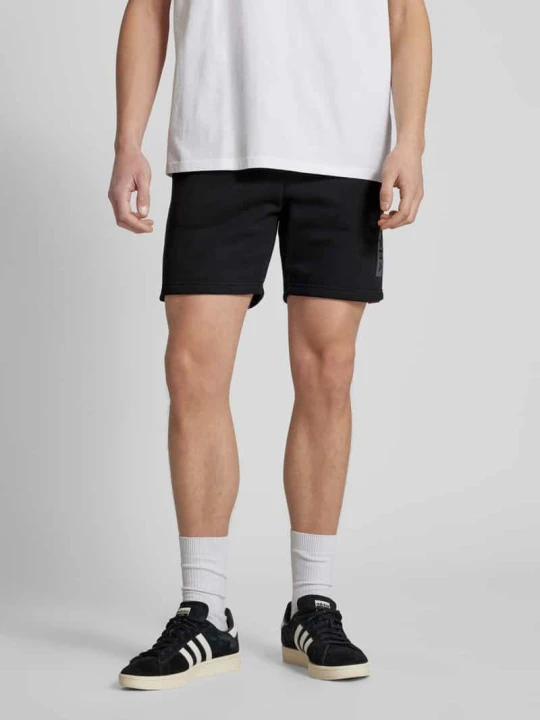 Zdjęcie produktu Szorty z dzianiny dresowej o kroju regular fit z nadrukiem z logo Alpha Industries Czarny