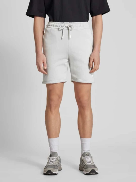 Zdjęcie produktu Szorty z dzianiny dresowej o kroju regular fit z nadrukiem z logo Alpha Industries Jasnoszary