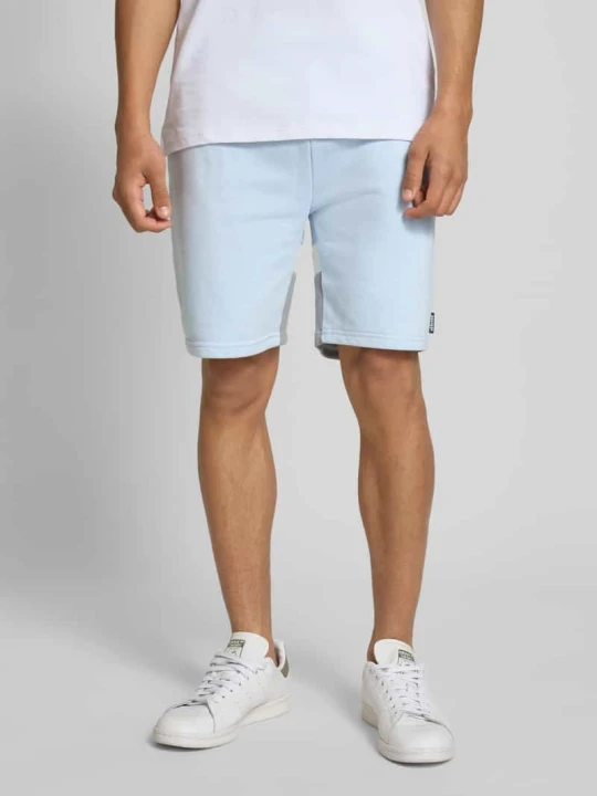 Zdjęcie produktu Szorty z dzianiny dresowej o kroju regular fit z naszywką z logo model ‘HARKAN’ Ellesse Jasnoniebieski