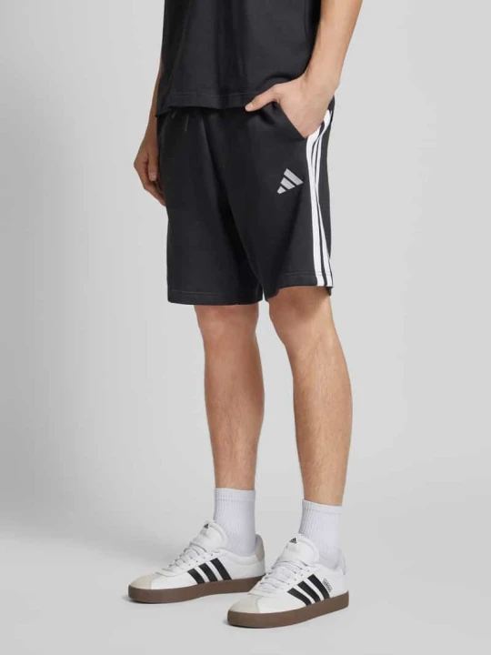Zdjęcie produktu Szorty z dzianiny dresowej o kroju regular fit z wyhaftowanym logo Adidas Czarny