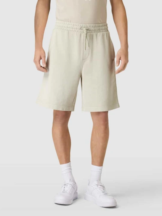 Zdjęcie produktu Szorty z dzianiny dresowej o kroju regular fit z wyhaftowanym logo Boss Piaskowy