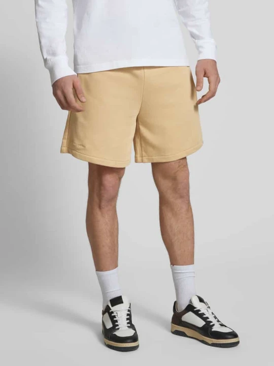 Zdjęcie produktu Szorty z dzianiny dresowej o kroju relaxed fit z naszywką z logo model ‘Sustainable’ Champion Beżowy