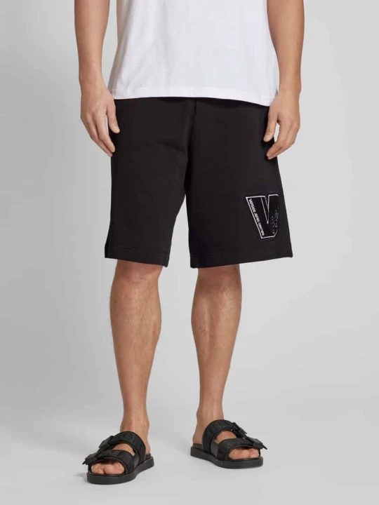 Zdjęcie produktu Szorty z dzianiny dresowej z elastycznym paskiem z logo Versace Jeans Couture Czarny