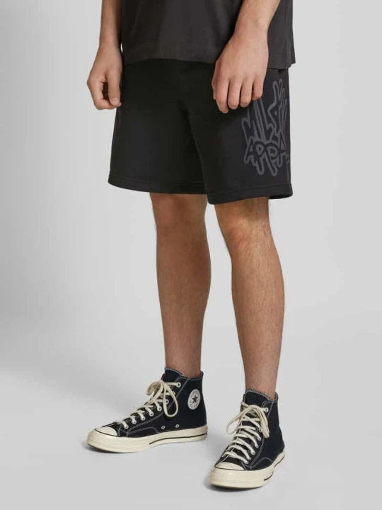 Zdjęcie produktu Szorty z dzianiny dresowej z nadrukiem z logo Multiply Apparel Czarny