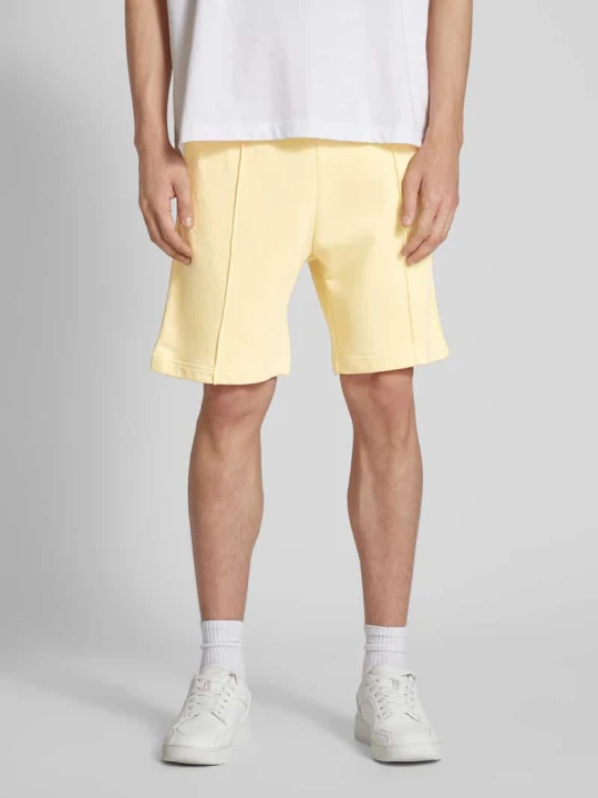 Zdjęcie produktu Szorty z dzianiny dresowej z tunelem model ‘ESTERBRO’ Jack&Jones Żółty