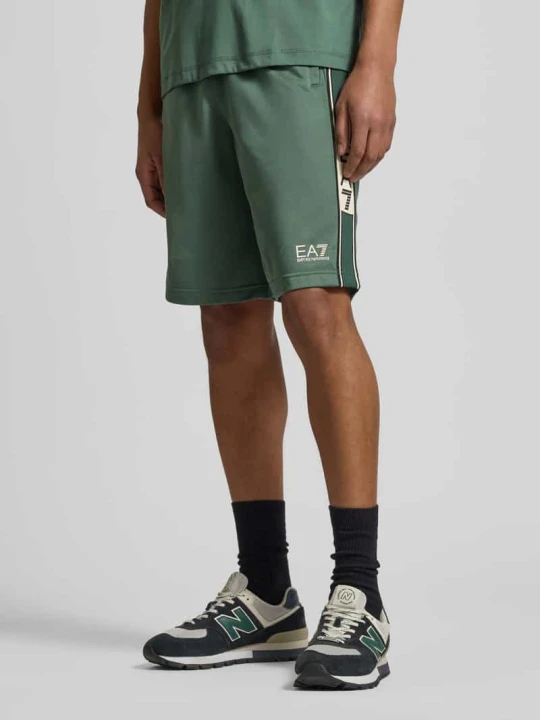 Zdjęcie produktu Szorty z logo i kieszeniami wpuszczanymi EA7 Emporio Armani Zielony