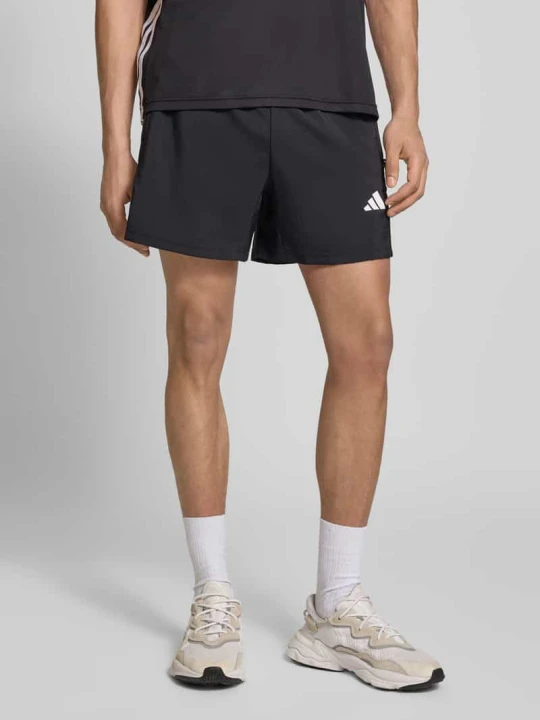 Zdjęcie produktu Szorty z nadrukiem z logo i kieszeniami zapinanymi na zamek błyskawiczny Adidas Czarny