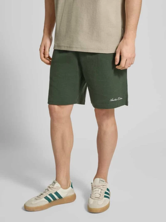 Zdjęcie produktu Szorty z nadrukiem z logo i wpuszczanymi kieszeniami Another Cotton Lab Ciemnozielony