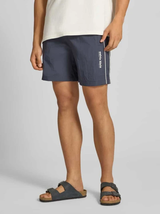 Zdjęcie produktu Szorty z prostymi nogawkami i nadrukiem z logo Calvin Klein Jeans Ciemnoniebieski