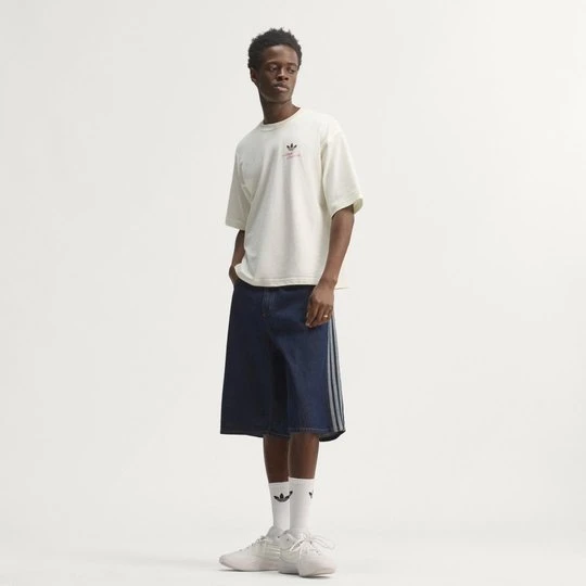 Zdjęcie produktu SZORTY Z PROSTYMI NOGAWKAMI I ŚREDNIM STANEM FIREBIRD ADICOLOR Adidas Indigo Denim