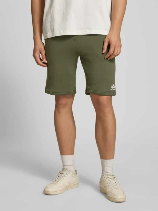 Zdjęcie produktu Szorty z wpuszczanymi kieszeniami i nadrukiem z logo Alpha Industries Oliwkowy