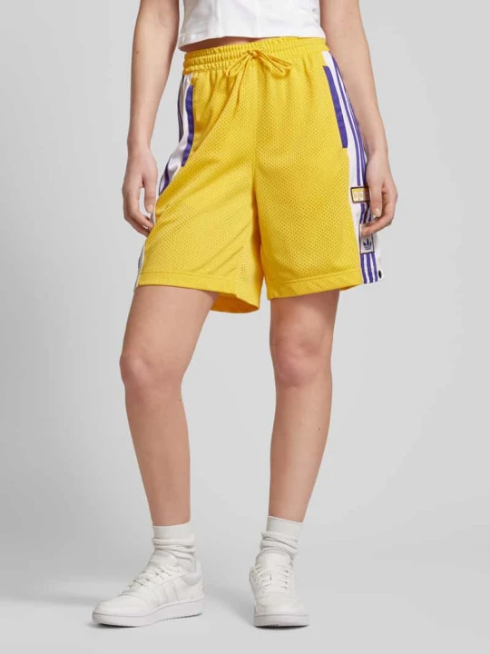 Zdjęcie produktu Szorty z wyhaftowanym logo model ‘ADIBRK’ adidas Originals Żółty
