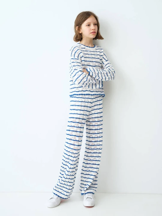 Zdjęcie produktu Szydełkowe spodnie w paski electric blue - Dzieci - lata - MANGO KIDS