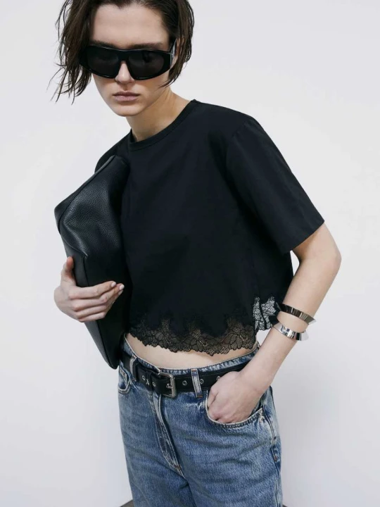 Zdjęcie produktu T-shirt crooped z koronką Patrizia Pepe czarny