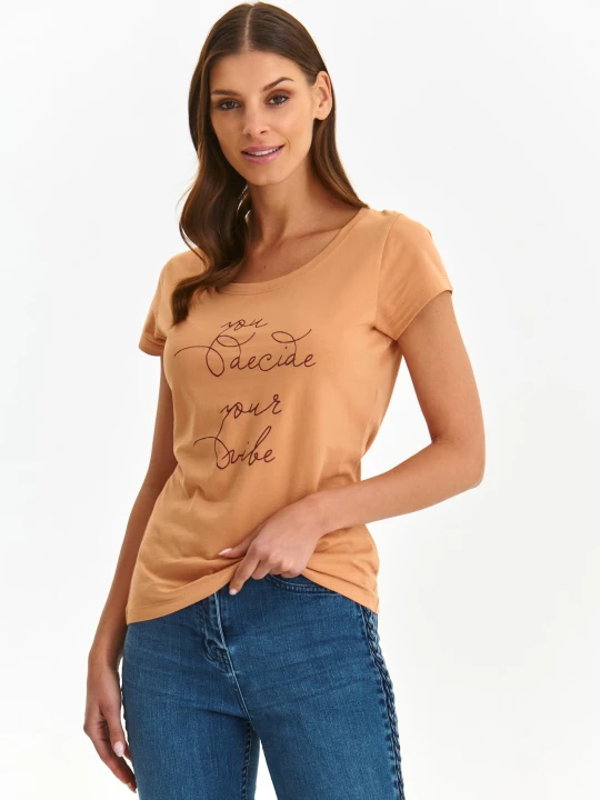 Zdjęcie produktu T-shirt damski beżowy - SPO6062BE t-shirt krótki rękaw - TOP SECRET - Odzieżowy sklep internetowy TOP SECRET