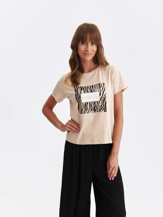 Zdjęcie produktu T-shirt damski beżowy - SPO6288BE t-shirt krótki rękaw - TOP SECRET - Odzieżowy sklep internetowy TOP SECRET