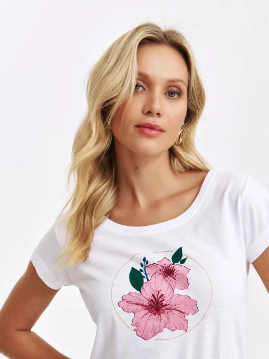 Zdjęcie produktu T-shirt damski biały - SPO6290BI t-shirt krótki rękaw - TOP SECRET - Odzieżowy sklep internetowy TOP SECRET