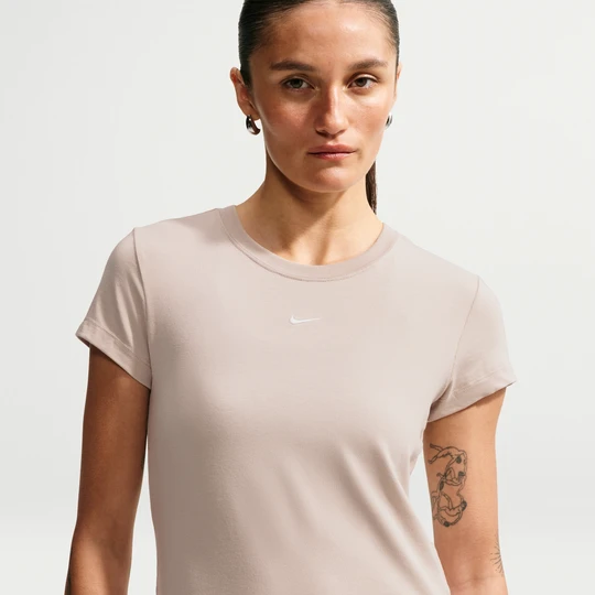 Zdjęcie produktu T-shirt damski Nike Chill Knit - Brązowy