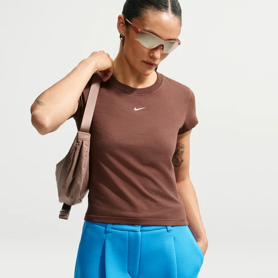 Zdjęcie produktu T-shirt damski Nike Chill Knit - Brązowy