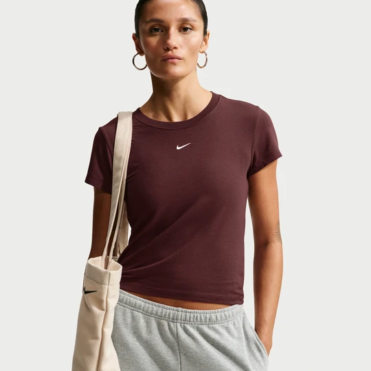Zdjęcie produktu T-shirt damski Nike Chill Knit - Fiolet