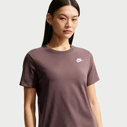 Zdjęcie produktu T-shirt damski Nike Club Essentials - Fiolet
