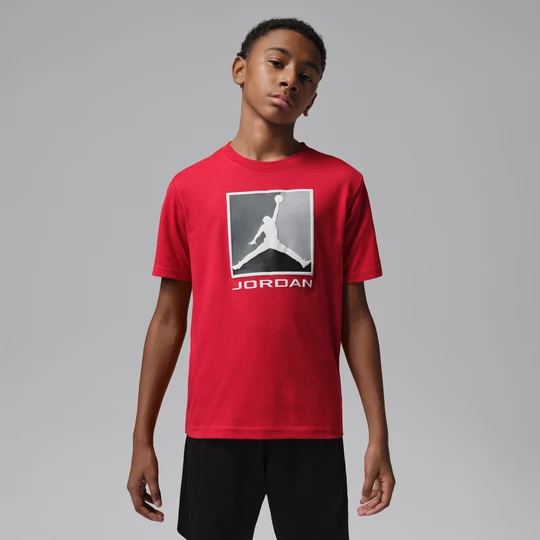 Zdjęcie produktu T-shirt dla dużych dzieci Boxed Logo 3.0 Jordan Flight Essentials - Czerwony