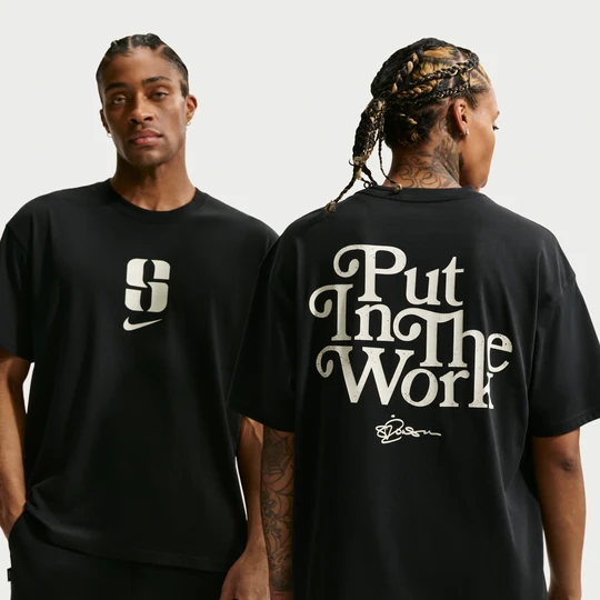 Zdjęcie produktu T-shirt do koszykówki Nike Dri-FIT Sabrina „Put In Work” - Czerń