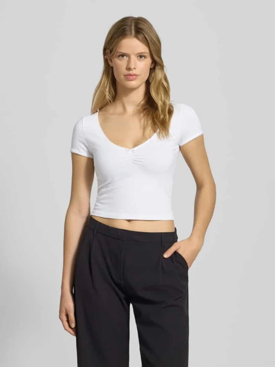 Zdjęcie produktu T-shirt krótki z dekoltem w serek REVIEW Biały