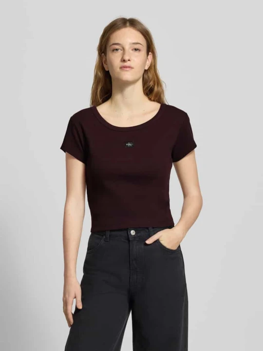 Zdjęcie produktu T-shirt o krótkim kroju z detalem z logo Calvin Klein Jeans Ciemnobrązowy