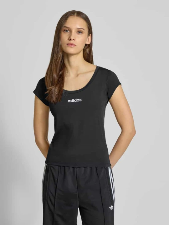 Zdjęcie produktu T-shirt o krótkim kroju z nadrukiem z logo Adidas Czarny