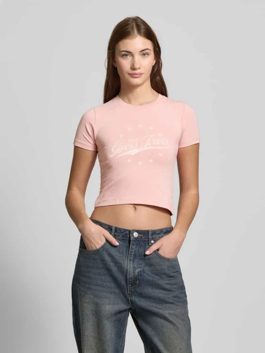 Zdjęcie produktu T-shirt krótki z nadrukiem z logo Guess Brudnoróżowy
