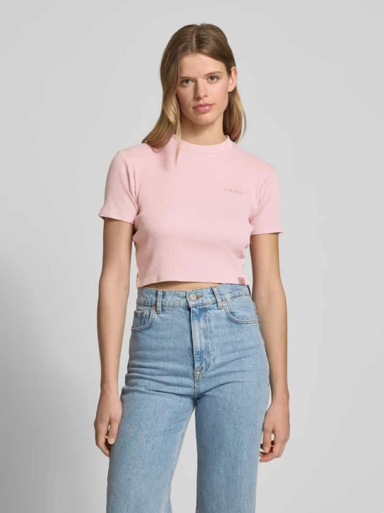 Zdjęcie produktu T-shirt krótki z prążkowaniem model ‘PLENTYWOOD’ Dickies Różowy