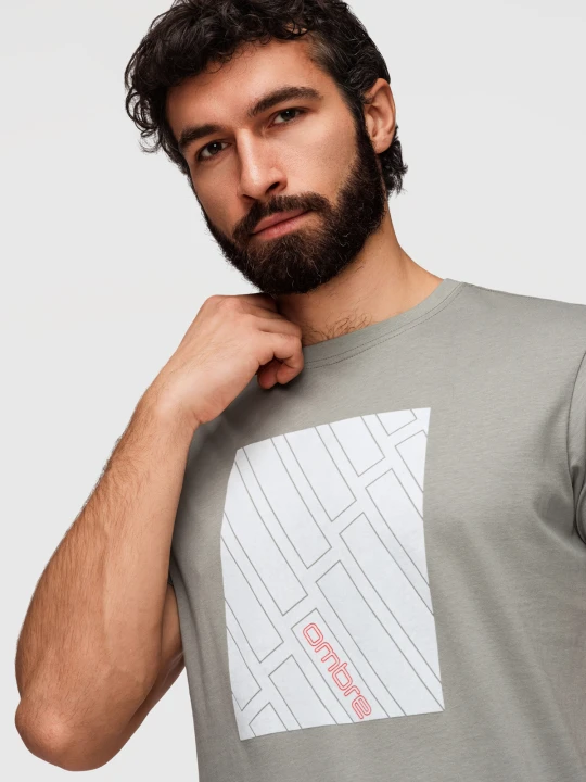 Zdjęcie produktu T-shirt męski bawełniany z geometrycznym nadrukiem - szary V3 Ombre Clothing