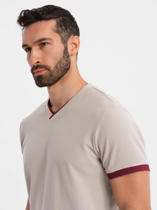 Zdjęcie produktu T-shirt męski z kontrastowymi wstawkami i dekoltem w serek – beżowy V2 - Rozmiar: L Ombre Clothing