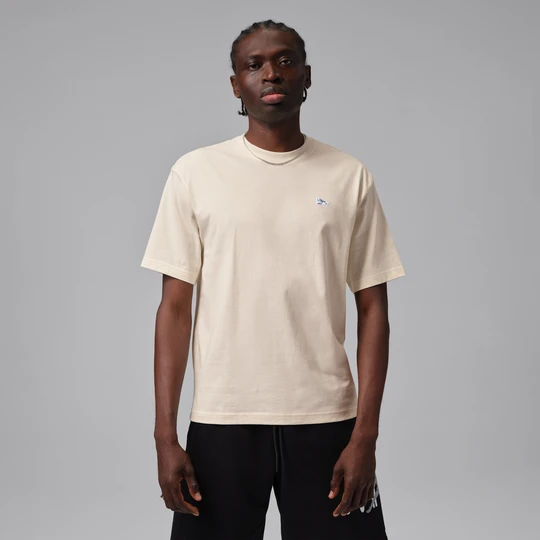 Zdjęcie produktu T-shirt męski z naszywką Sneaker Jordan - Brązowy