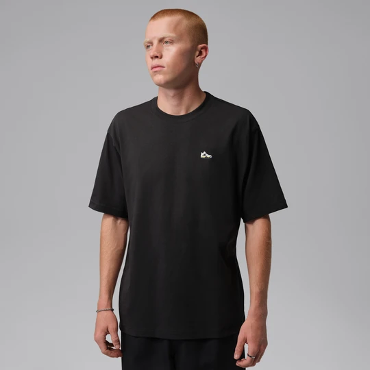 Zdjęcie produktu T-shirt męski z naszywką Sneaker Jordan - Czerń