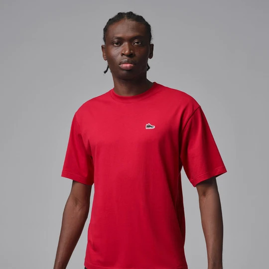 Zdjęcie produktu T-shirt męski z naszywką Sneaker Jordan - Czerwony