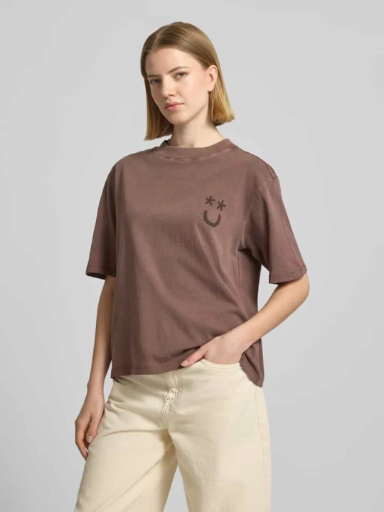Zdjęcie produktu t-shirt nadruk z motywem i okrągły dekolt Jake*s Ciemnobrązowy