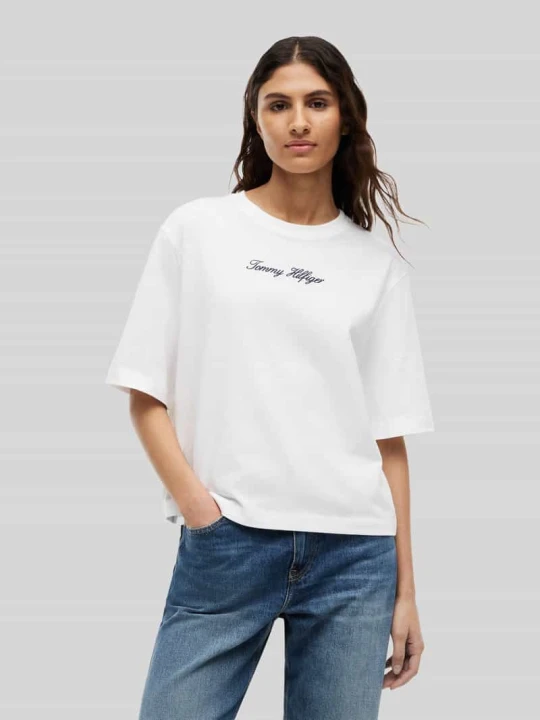 Zdjęcie produktu t-shirt o kroju loose fit z czystej bawełny z napisem z logo Tommy Hilfiger Écru