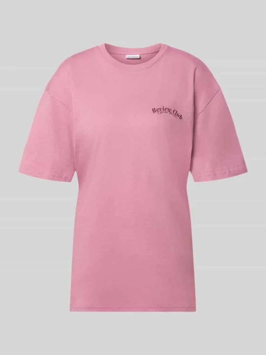 Zdjęcie produktu t-shirt o kroju oversized fit z czystej bawełny z detal z logo REVIEW Różowawy