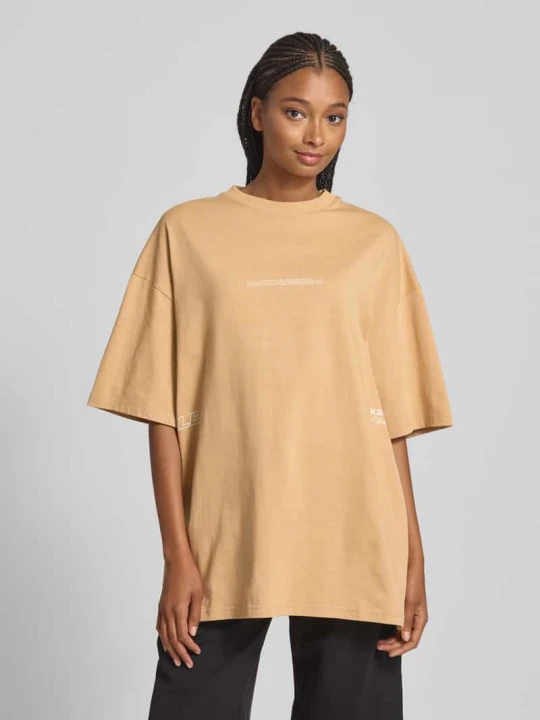 Zdjęcie produktu T-shirt o kroju oversized z nadrukiem z logo Karo Kauer Koniakowy