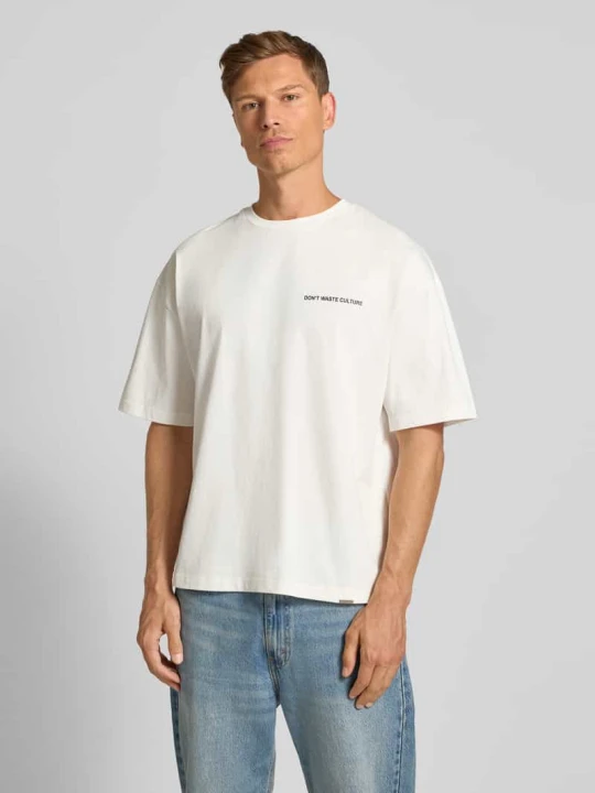 Zdjęcie produktu T-shirt o kroju oversized z nadrukiem z logo model ‘Zalira’ Don't Waste Culture Złamany biały