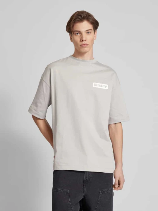 Zdjęcie produktu T-shirt o kroju oversized z nadrukiem z logo Multiply Apparel Jasnoszary