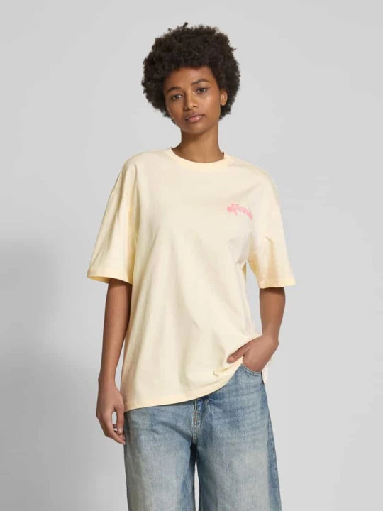 Zdjęcie produktu T-shirt o kroju oversized z nadrukiem z logo REVIEW Złamany biały